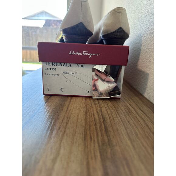 Salvatore Ferragamo Terenzia Beige Suede Mary Jane Flats Size 7C - Picture 4 of 4